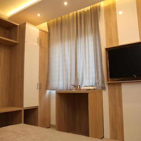 Gold Crown Apartments Ягодина Екстериор снимка