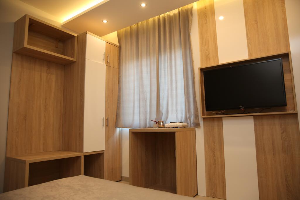 Gold Crown Apartments Ягодина Екстериор снимка