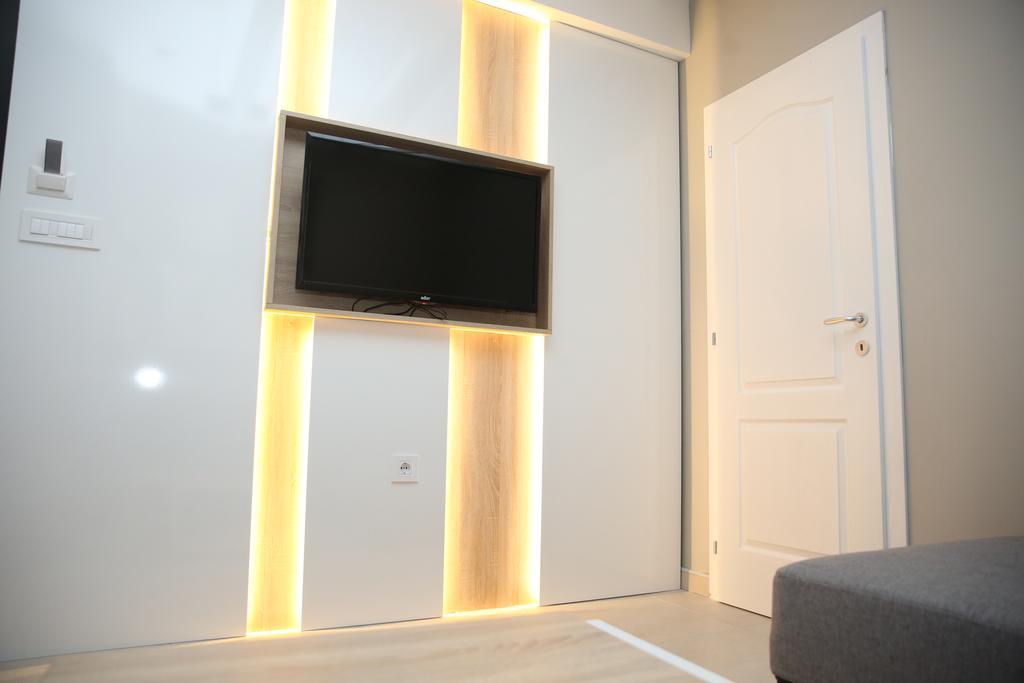 Gold Crown Apartments Ягодина Екстериор снимка