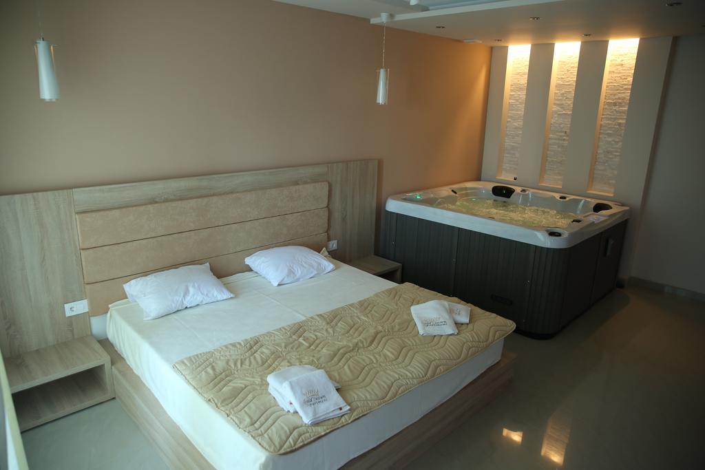 Gold Crown Apartments Ягодина Екстериор снимка
