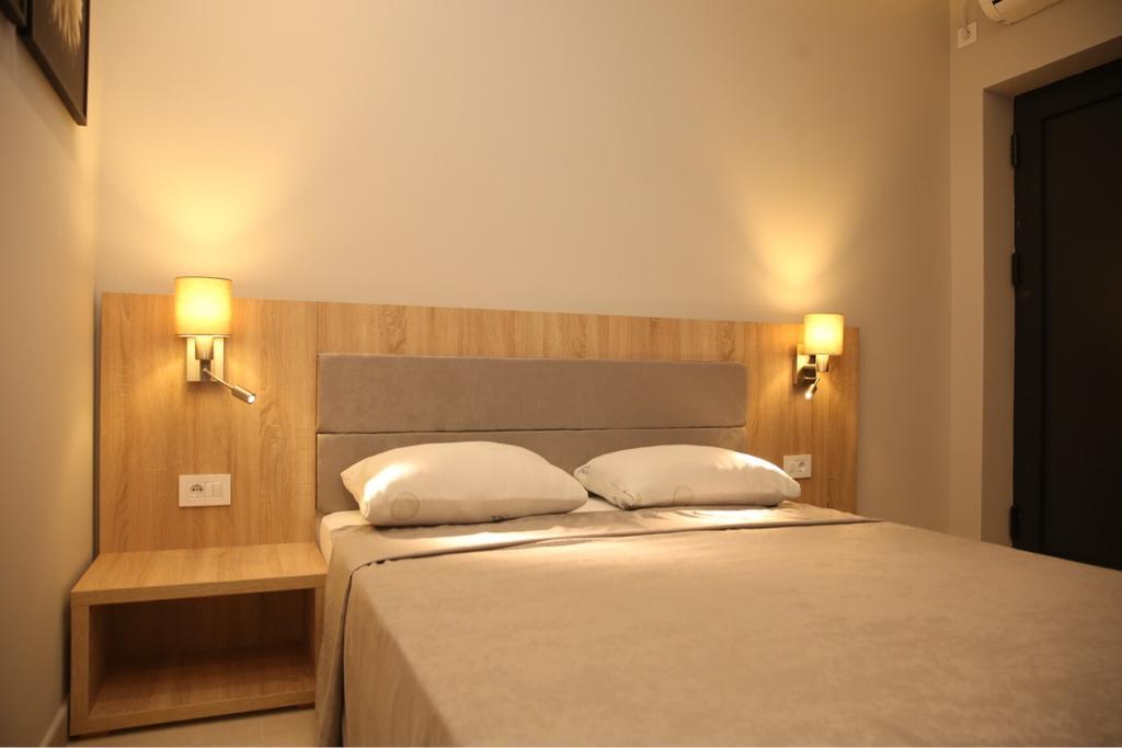 Gold Crown Apartments Ягодина Екстериор снимка